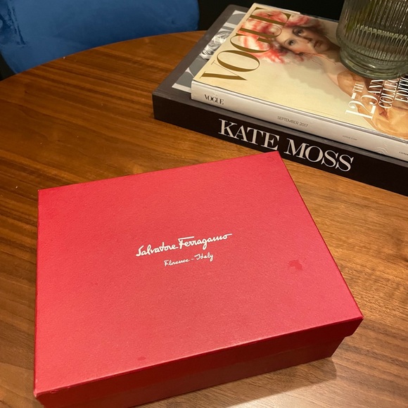 Ferragamo Vara wallet on chain - Picture 3 of 4